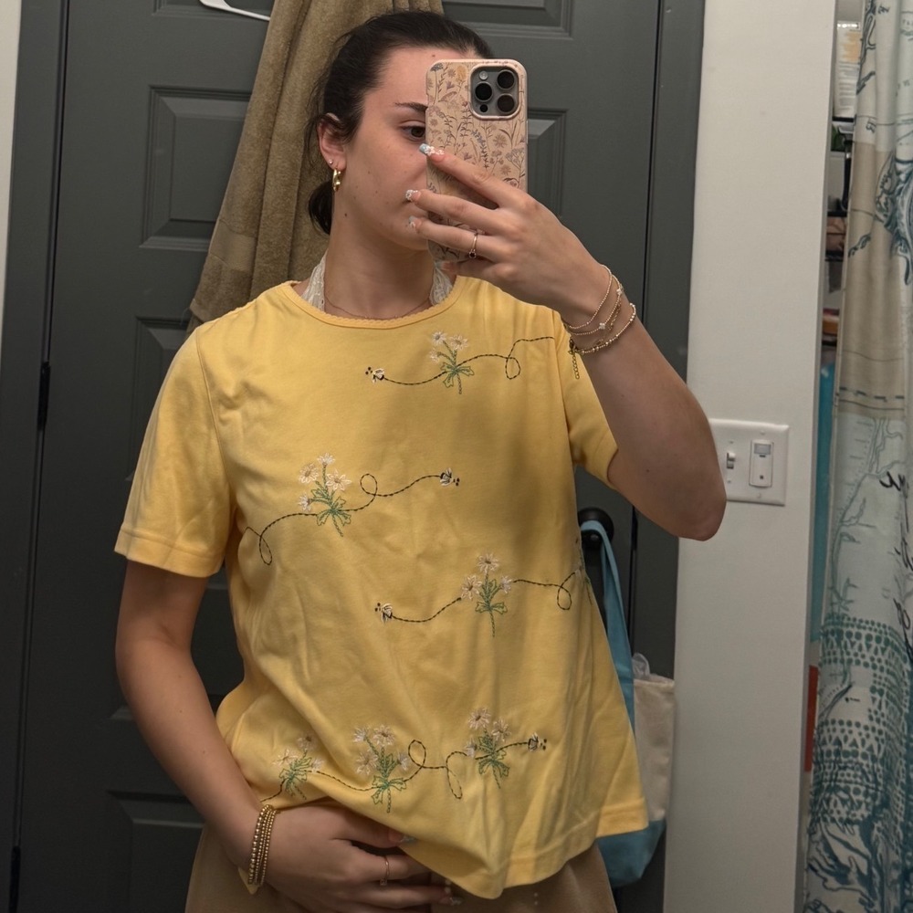 Alfred Dunner Yellow Embroidered Floral Bee Short Sleeve Knit Top Petite Medium